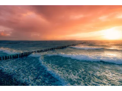Wandbild und Fototapete mit einem Landschaftsmotiv mit dem Titel Ein traumhafter Sonnenuntergang am Meer in der Max Steinwald Art Galerie