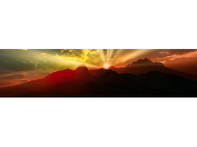 Wandbild und Fototapete mit einem Landschaftsmotiv mit dem Titel Sonnenuntergang in den Bergen in der Max Steinwald Art Galerie