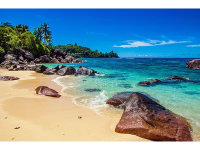 Wandbild und Fototapete mit einem Landschaftsmotiv mit dem Titel Traumstrand Baie Lazare - Mahé - Seychellen in der Max Steinwald Art Galerie