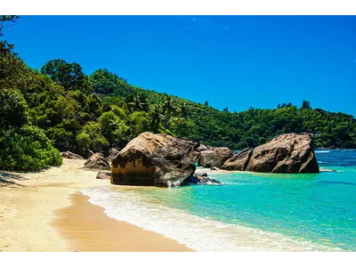 Wandbild und Fototapete mit einem Landschaftsmotiv mit dem Titel Traumstrand Baie Lazare - Mahé - Seychellen 2 in der Max Steinwald Art Galerie