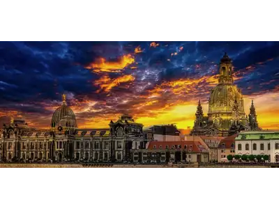 Wandbild und Fototapete mit einem städtischen Motiv mit dem Titel Dresden heute - Brühlsche Terasse mit Kunstakademie und Frauenkirche in der Max Steinwald Art Galerie